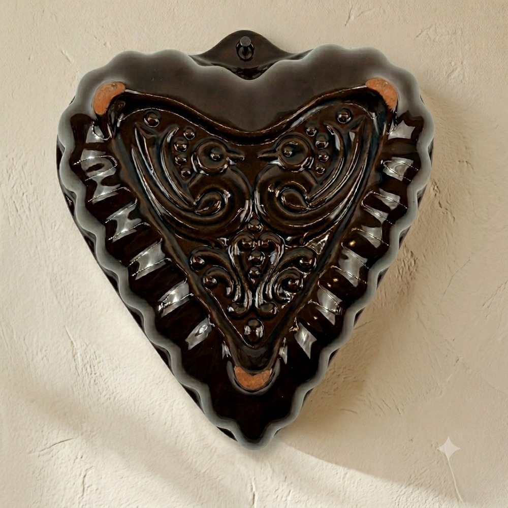 Scheurich West Germany Heart‎ Baking Mold Brown Pottery Bird Relief 957-19